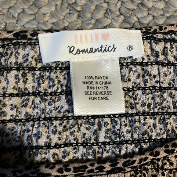 cheetah print long sleeve - Picture 3 of 3